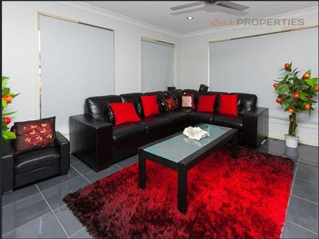 Family Home in Convenient Loganlea Location