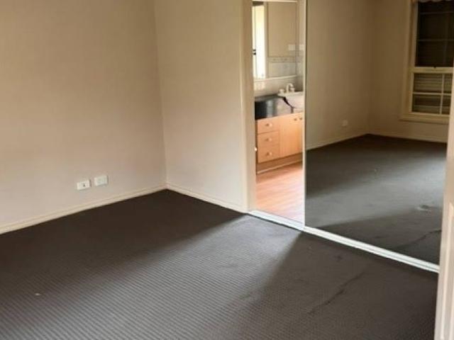 Family Home in Court Location!