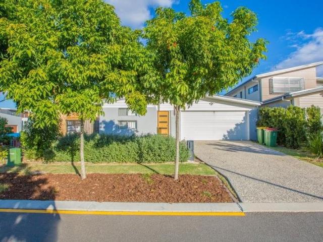 FAMILY HOME IN COVA ESTATE