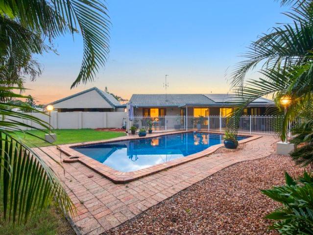 Family Home In Clear Island Waters