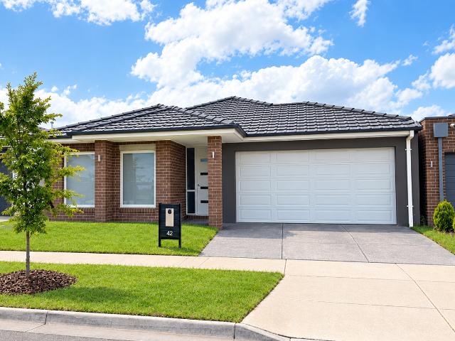 Family Home in Clyde! Brand New Air Conditioning to Be Installed for Summer!