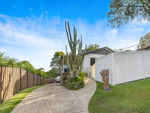 Family Home In Elanora