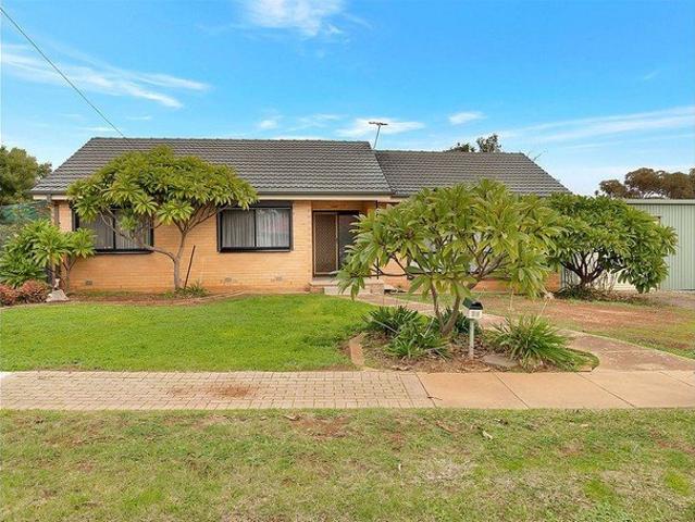 Family Home in Elizabeth Downs