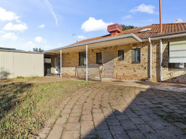 Family Home In Elizabeth Park
