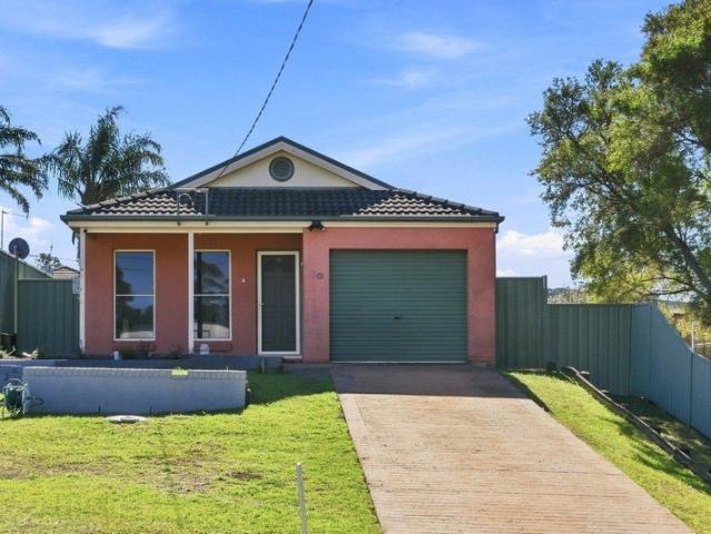 Family Home in Family Friendly Location!