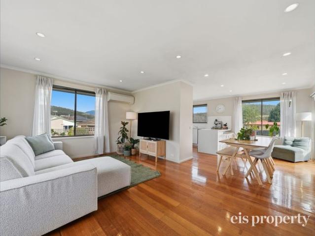 Family Home In Geilston Bay