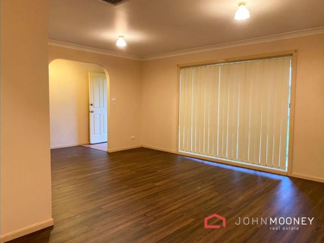 Family Home In Glenfield Park