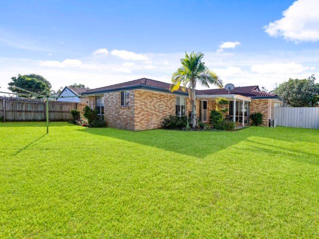 Family home in Glenfields Estate with side access