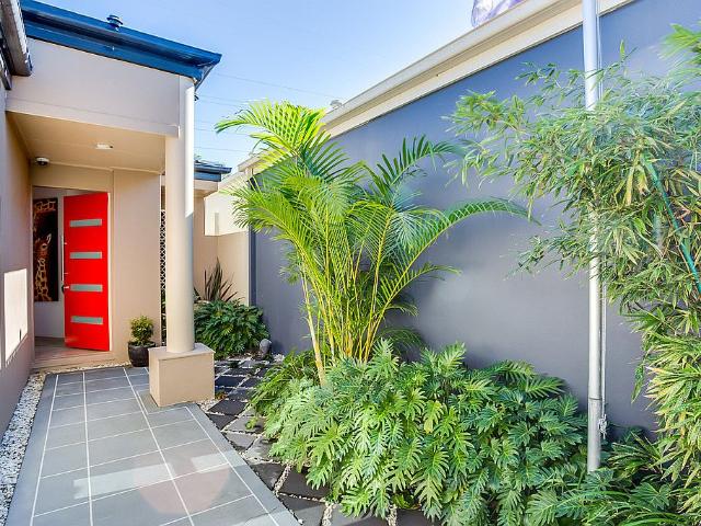 FAMILY HOME IN GREAT LOCATION!