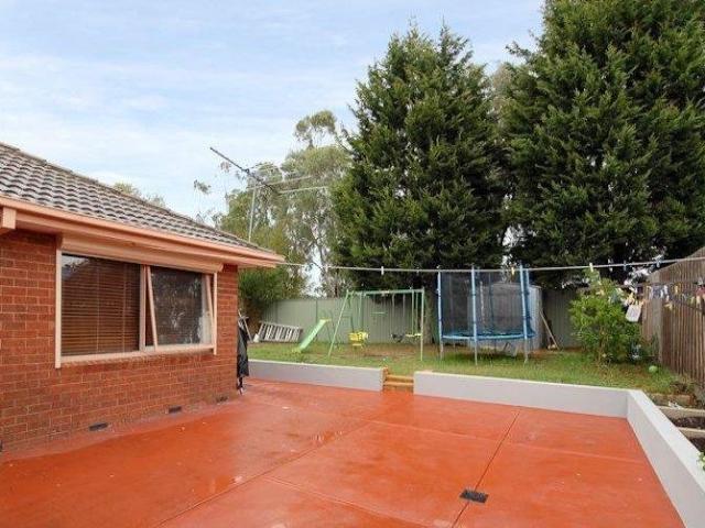 FAMILY HOME IN GREAT LOCATION!