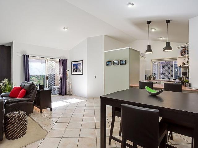 FAMILY HOME IN GREAT LOCATION!