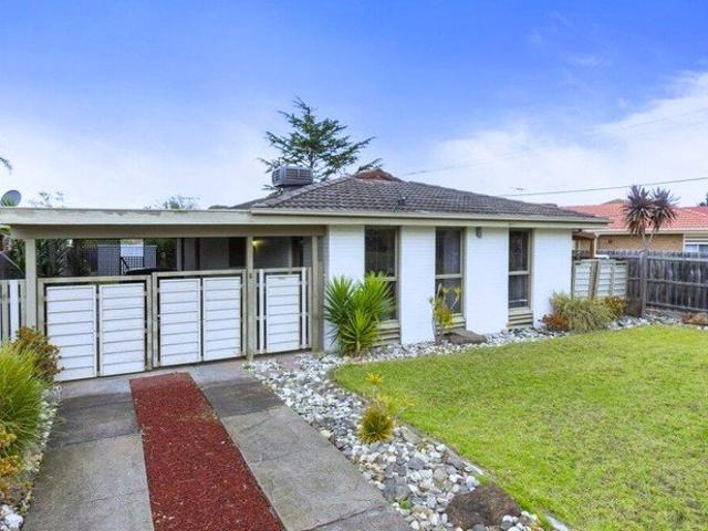 Family Home in Hoppers Crossing! 6 Month Lease Available