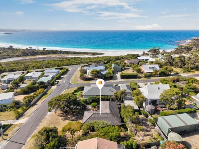 Family home in iconic Binalong Bay