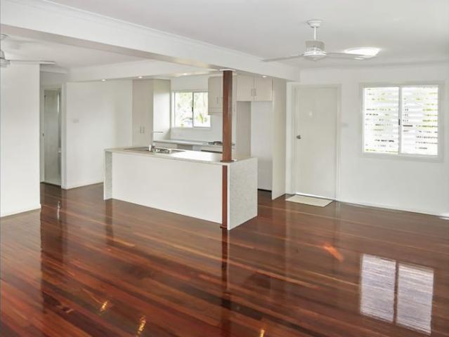 Family home in ideal location!