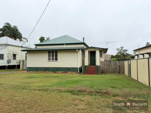 5 Bedroom Home in Kingaroy Move In or Renovate!