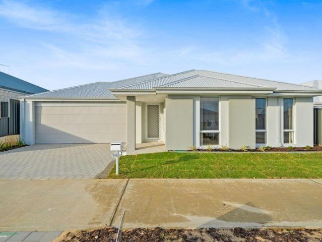 Family Home in Lakelands