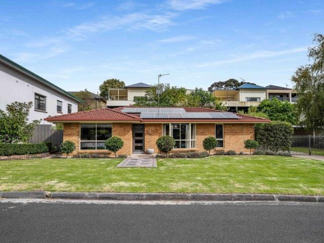 Family Home in Lakes Location