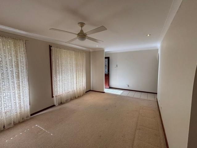 FAMILY HOME IN LAKESIDE