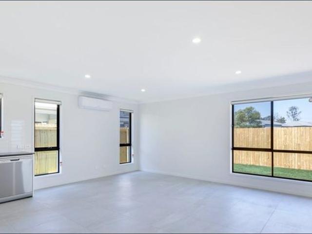 FAMILY HOME IN LOGAN RESERVE!