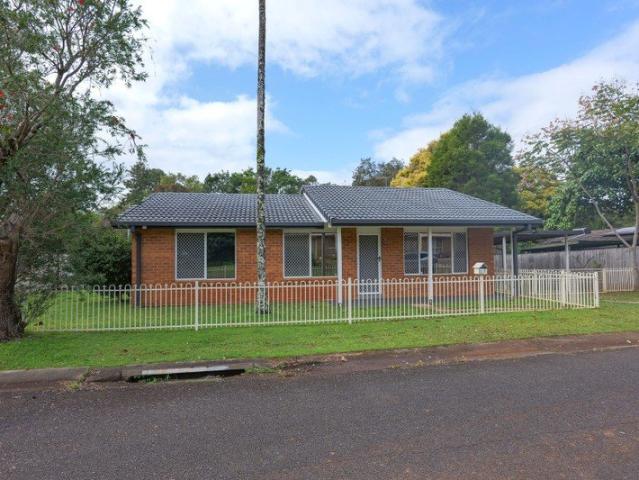 FAMILY HOME IN LOVELY SUBURBIA
