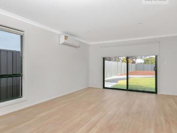 Family Home in Munno Para Downs!