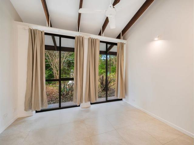 FAMILY HOME IN PEACEFUL TREEHAVEN WAY