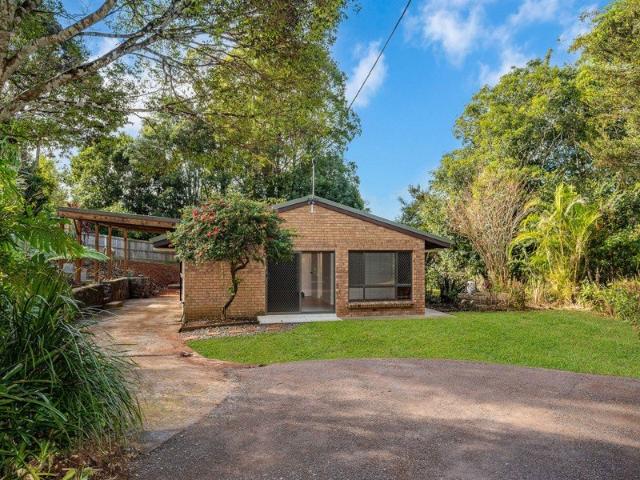FAMILY HOME IN PEACEFUL TREEHAVEN WAY