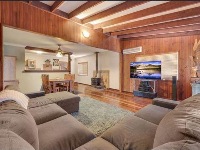 Family Home in Peaceful Menangle Park Location