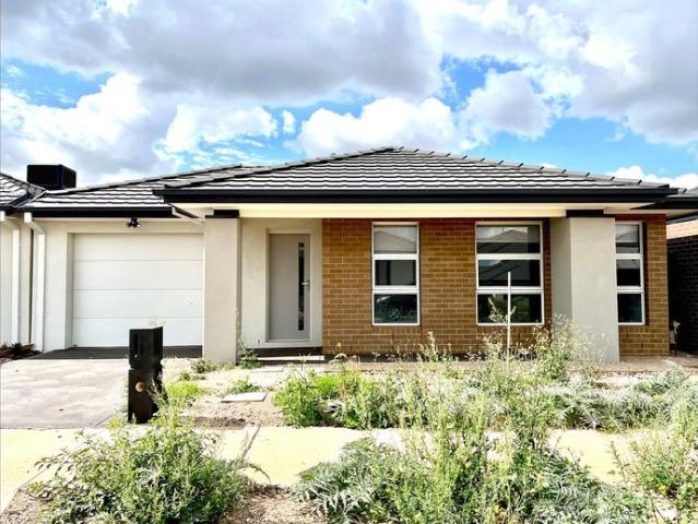 Family Home in Popular Mt Atkinson Estate, Truganina 3 bedrooms 2 bathroom