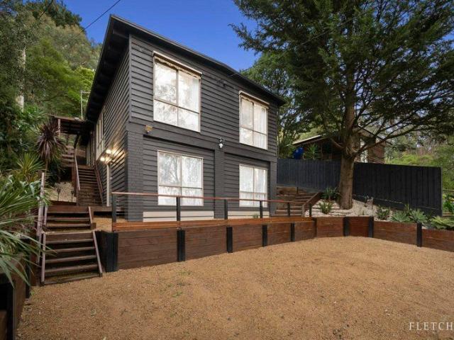 Family home in popular Mount Evelyn