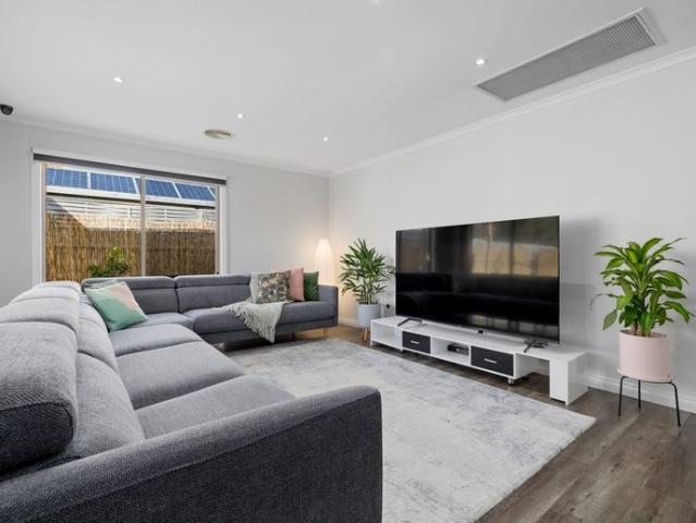 FAMILY HOME IN PRIME HAMPTON PARK LOCATION!