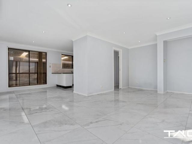 FAMILY HOME IN PRIME LOCATION!