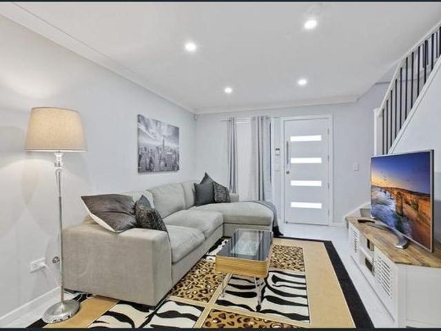 FAMILY HOME IN PRIME LOCATION!
