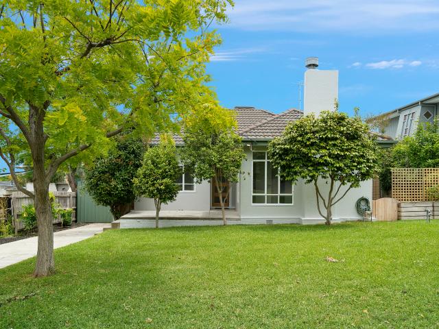 Family Home in Quite Cul De Sac Just Moments to Warner Reserve & Gardiners Creek Trail