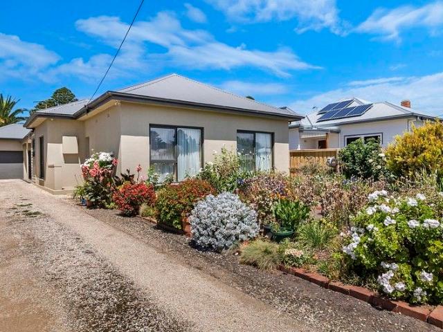 Family home in quiet central location