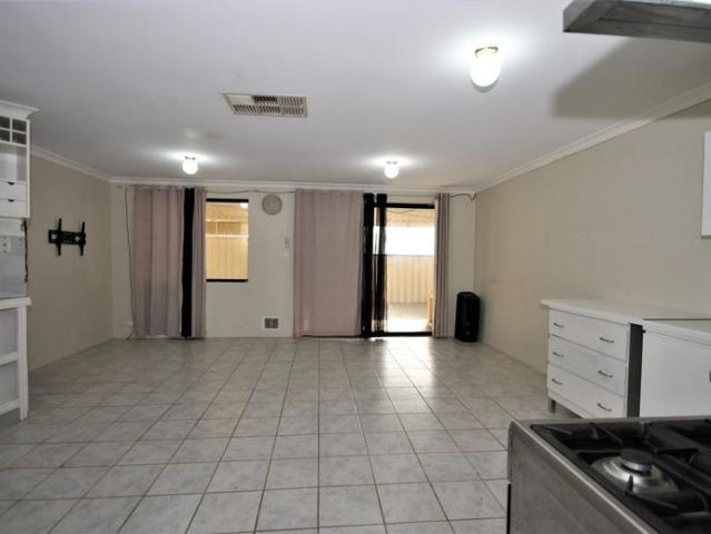 Family Home in Quiet Cul de Sac Location