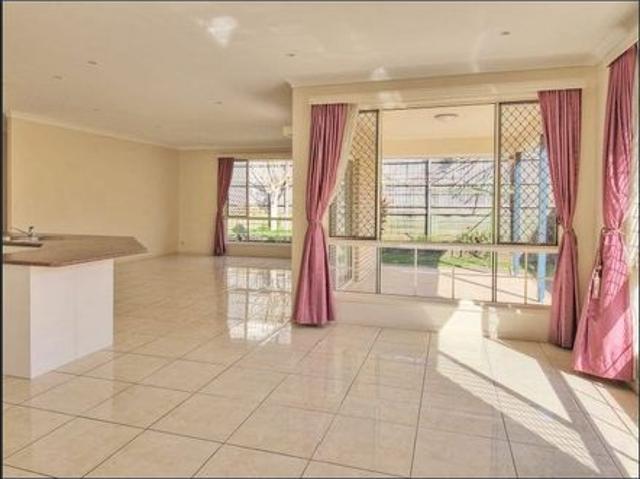 Family Home in Quiet Forest Lake Location