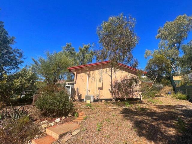 Family Home in Quiet Larapinta Court $650 per Week