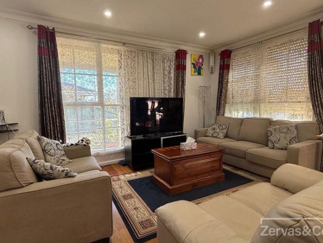 Family Home in Quiet Street Location
