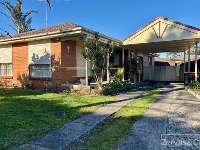 Family Home in Quiet Street Location