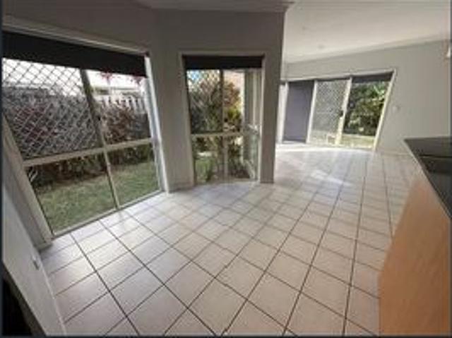 FAMILY HOME IN ROBINA