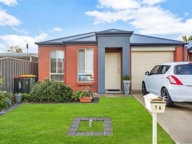 Family home in seaside suburb