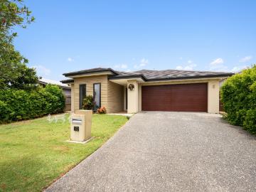 Family Home in Sought After Cova Estate