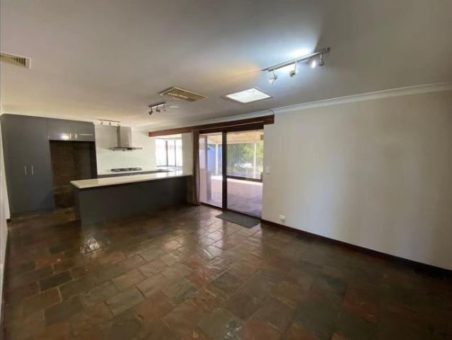 Family Home in Sought After Willetton