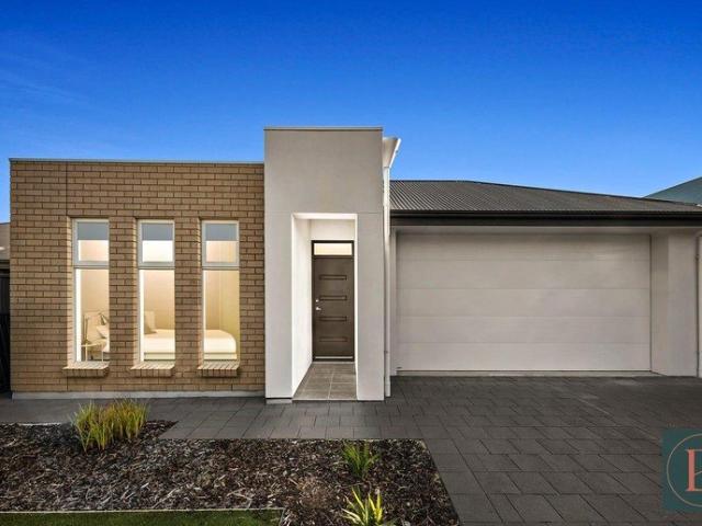 Family Home In Sought After Virginia Grove Estate