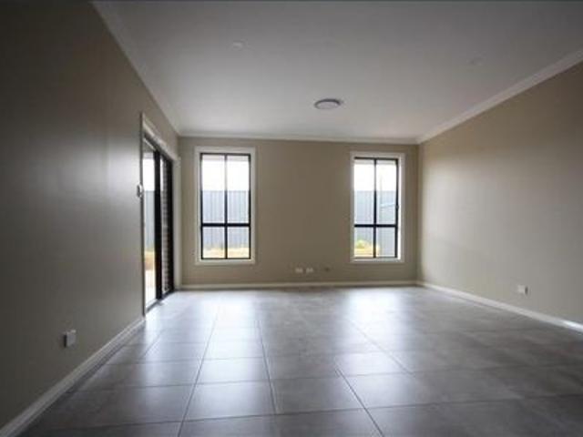 Family home in Spring Farm!