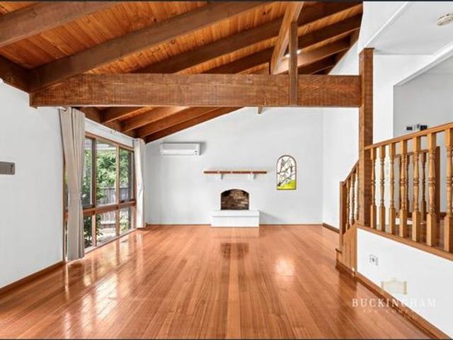 Family home located in a sought after court location