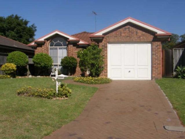 FAMILY HOME LOCATED IN A QUIET STREET!
