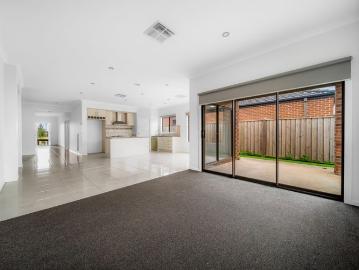 Family home Near School and Shopping Centre!