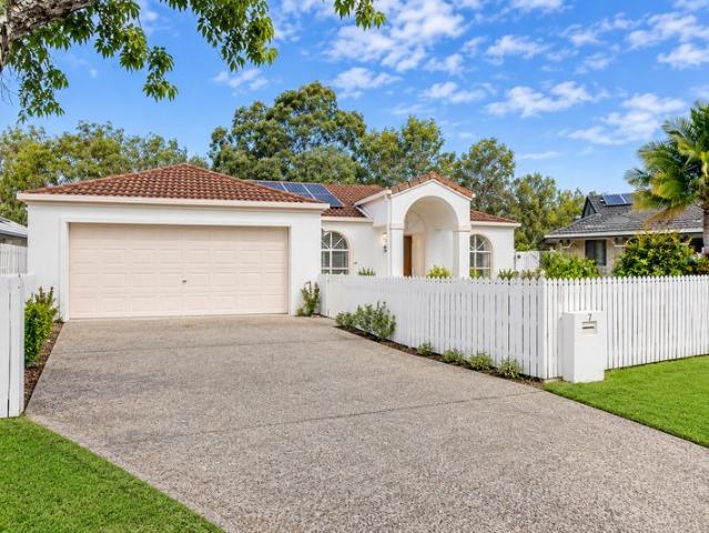 FAMILY HOME NESTLED CLOSE TO SAINT STEPHEN'S SCHOOL